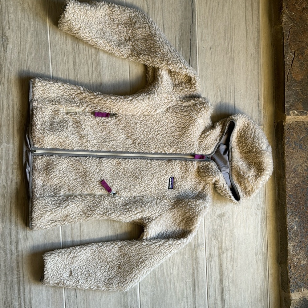 Women’s Patagonia retro X in cream color with fuchsia accents Size small